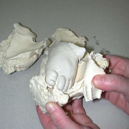 Des mains décoratives moulées dans du plâtre - Marie Claire