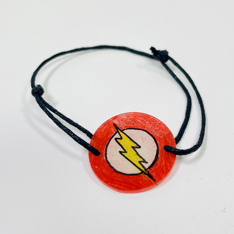 DIY plastique magique : création d'un bracelet de super-héros en  pour les enfants