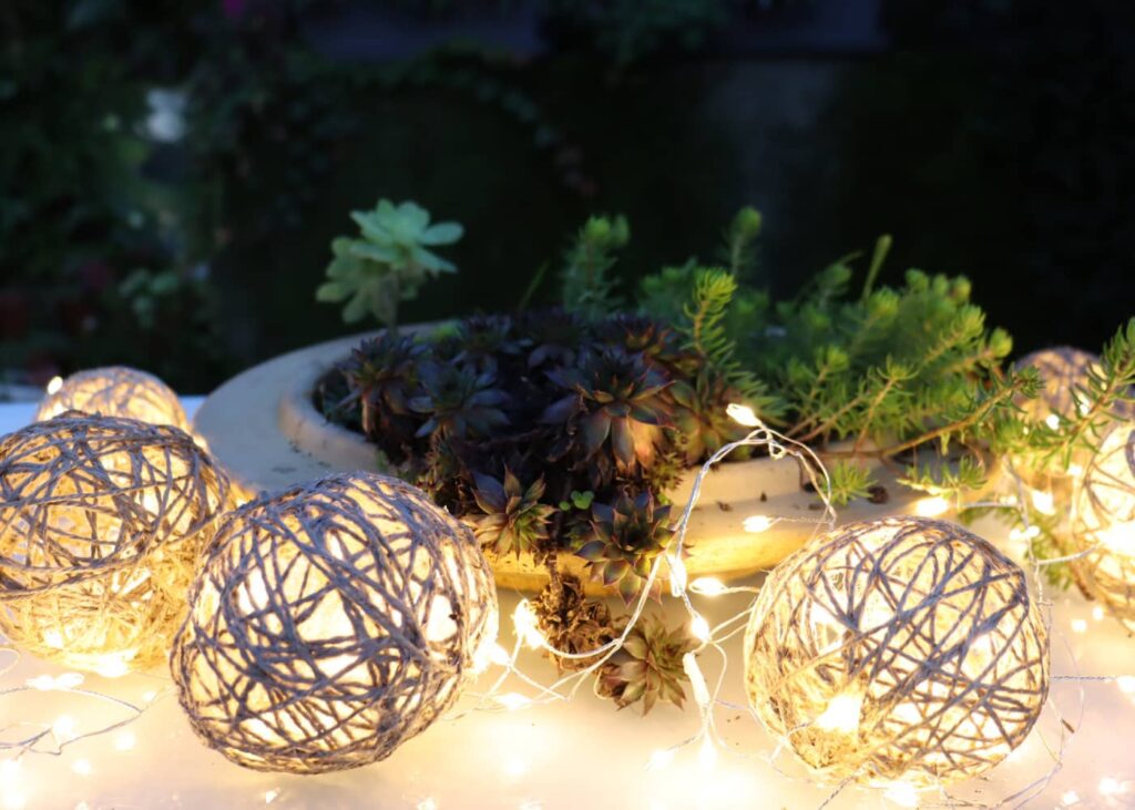 Tendance déco jardin : créer une ambiance guinguette avec une guirlande lumineuse ?