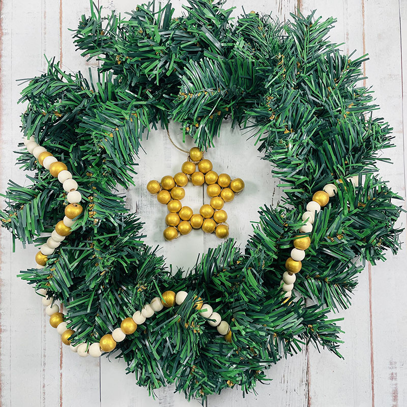 Couronne de Noël à accrocher à une porte - décoration de Noël en perles de bois