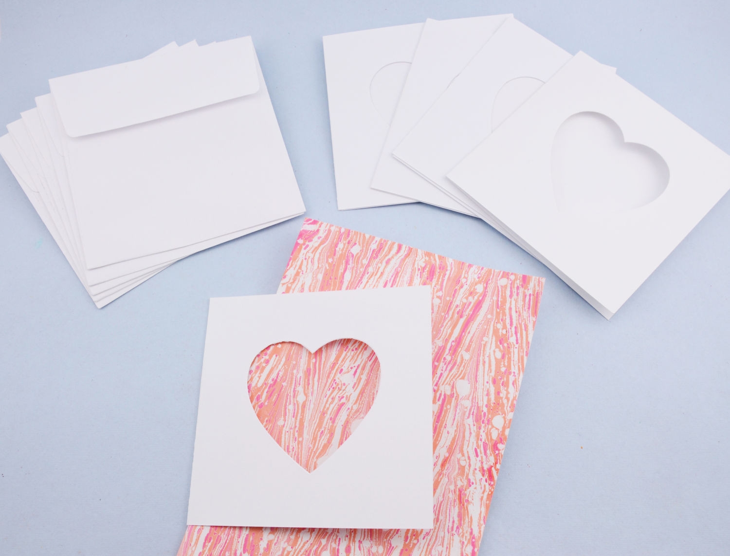 CARTE (+enveloppe blanche) - coeurs – leaubleue