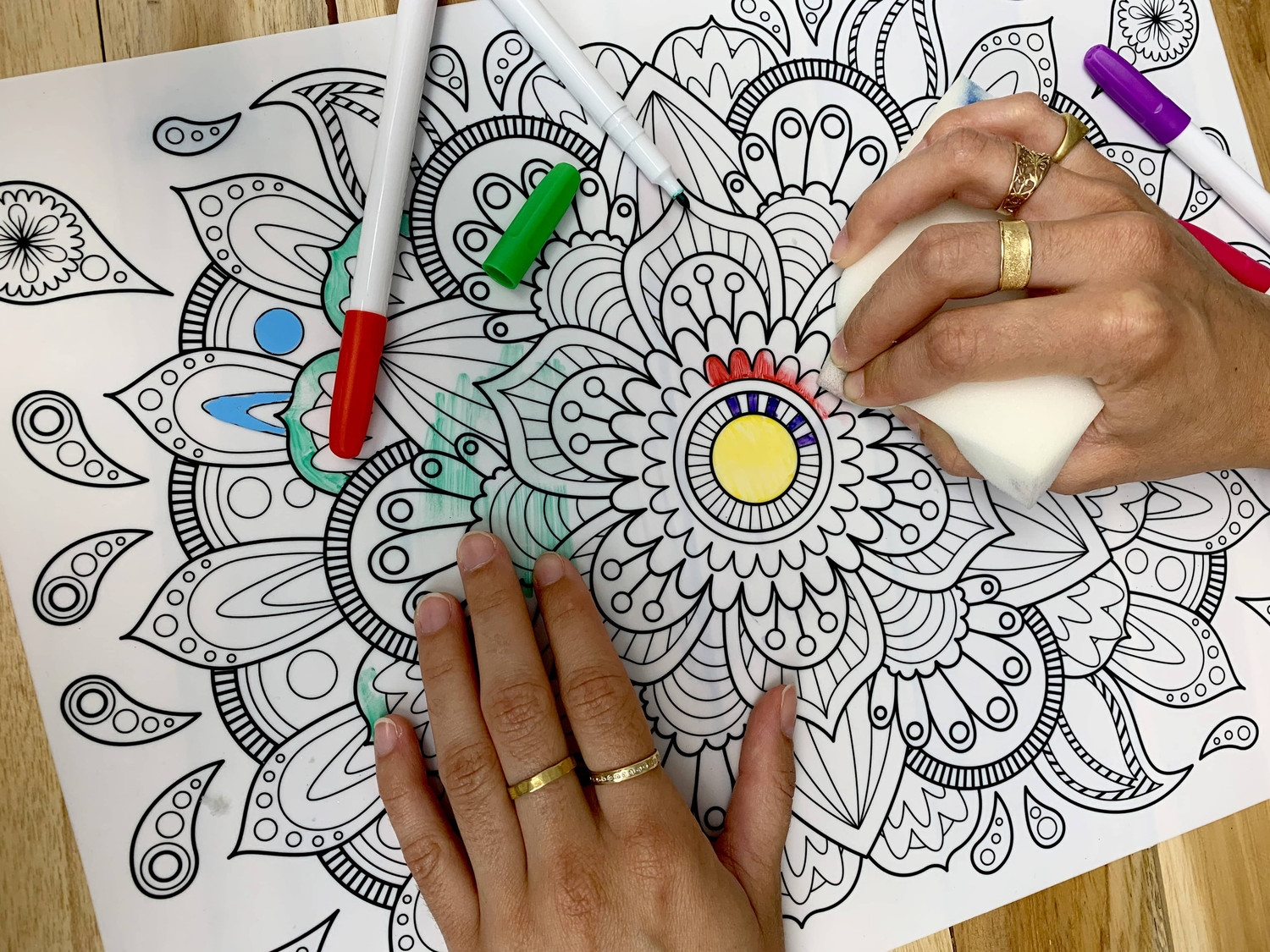 Cahier de coloriage mandalas de La Boîte ateliers créatifs - La